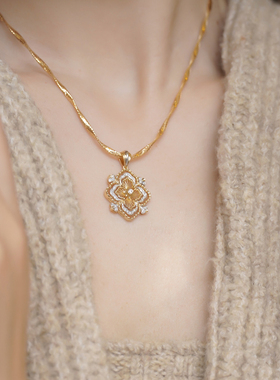 天然钻石18K金雕花镂空吊坠项链