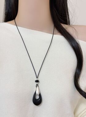木质爱心水滴吊坠黑绳长款项链女款秋季美拉德设计抽拉毛衣链配饰
