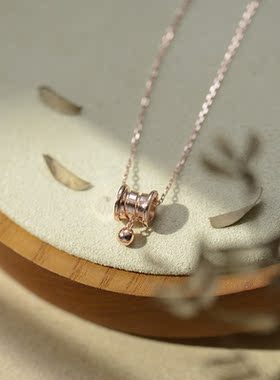 镀18k玫瑰金小蛮腰轻奢风吊坠