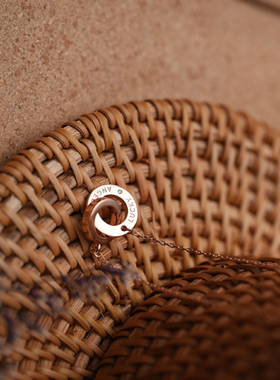 镀18k玫瑰金幸运天使双环吊坠