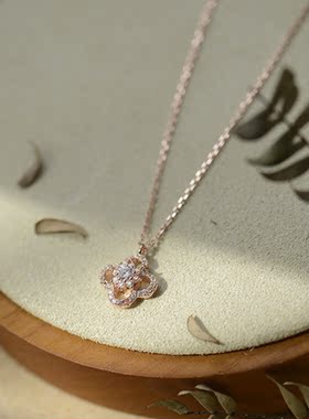 镀18k玫瑰金四叶草镶钻轻奢吊坠