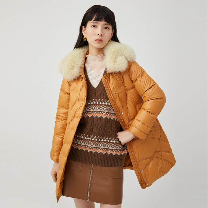 水云间2021新款冬季女装时尚毛领 sedate羽绒服