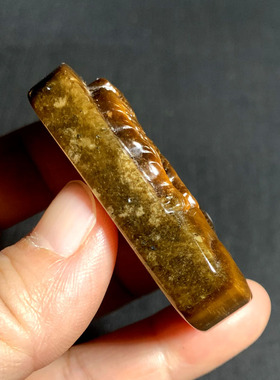 天然虎睛石雕刻生肖虎方牌吊坠