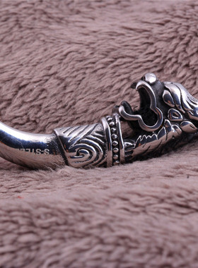 国潮ins风个性复古霸气龙牙时尚钛钢304项链男吊坠不锈钢项链