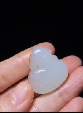 精品新疆和田玉籽料 生肖鸡 红皮巧雕 温润老熟细糯 30×27×11mm