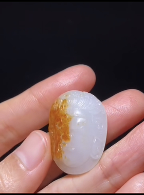 天然正品新疆和田籽料 一念之间 皮色巧雕 一级白 带证书全国复检