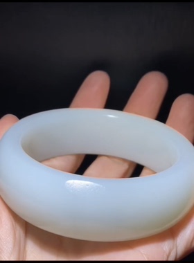新疆和田玉籽料 超宽轮胎手镯 留原皮 油润细腻厚实饱满 圈口57mm