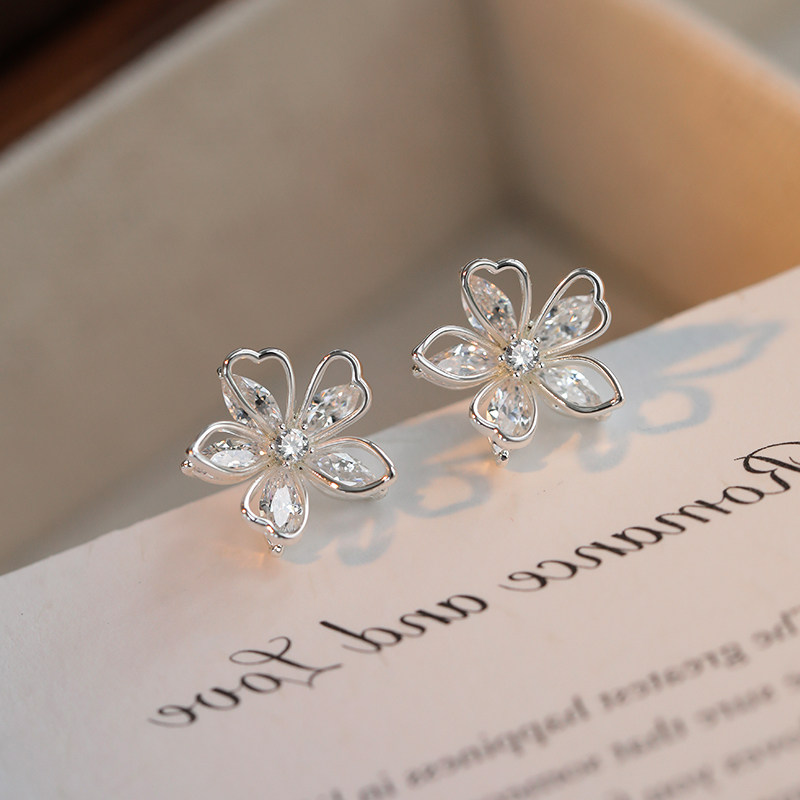 【巷南】999银花朵耳钉女轻奢高级感2025新爆款小众气质耳环耳饰,淘宝优惠券,粉丝福利购,淘宝优惠卷