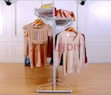 Одежда одежды на пол полки одежды двойные островные полки с обеих сторон и высокие и низкие полки в европейском стиле