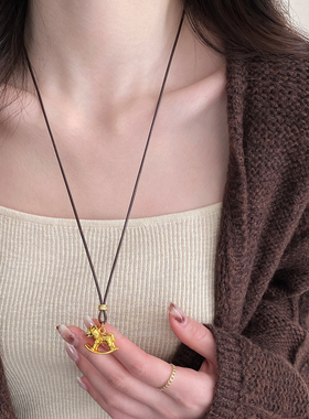 金色皮绳小马项链女2025秋冬长款