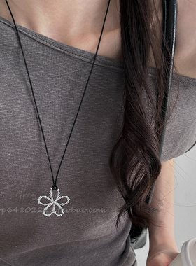 森系镂空花花皮绳项链女2026年秋季新款长款吊坠百搭少女风锁骨链