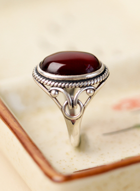 天然血琥珀复古牛血红银戒指养气