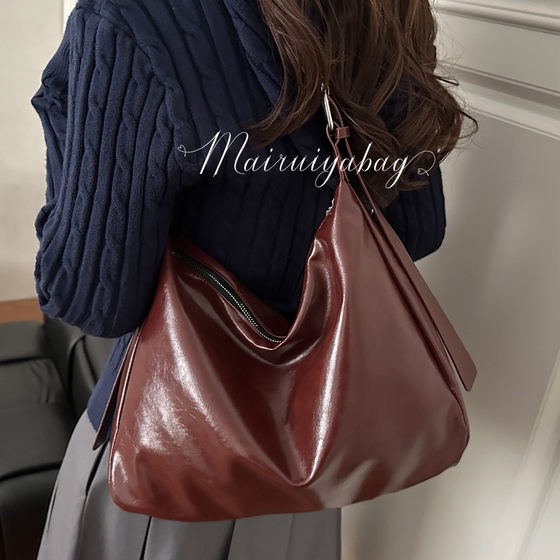 Retro niche design large capacity commuter tote bag