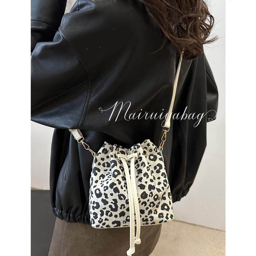 秋冬季流行小众豹纹包包女2024新款休闲百搭斜挎包超火抽绳水桶包,淘宝优惠券,粉丝福利购,淘宝优惠卷