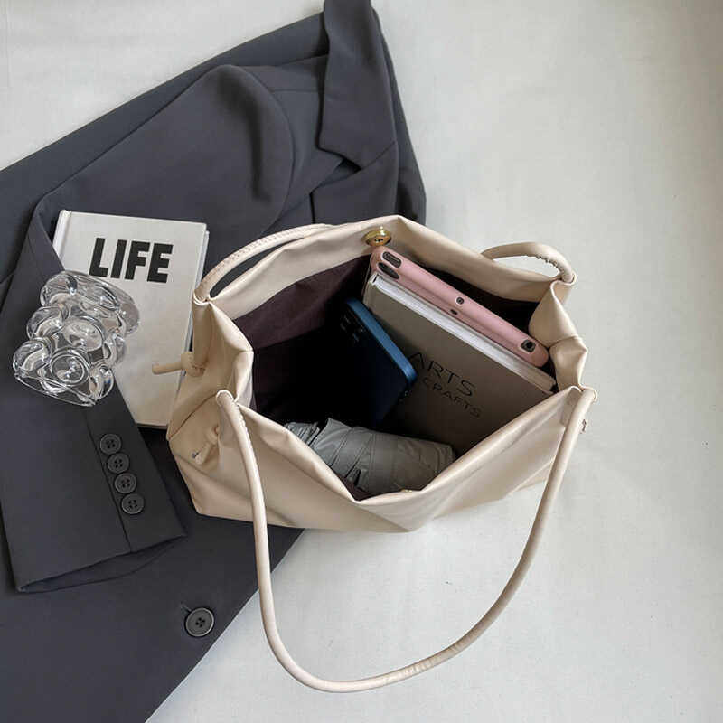 大容量褶皱通勤水桶托特包潮软皮慵懒风百搭腋下包妈咪包潮单肩包,淘宝优惠券,粉丝福利购,淘宝优惠卷