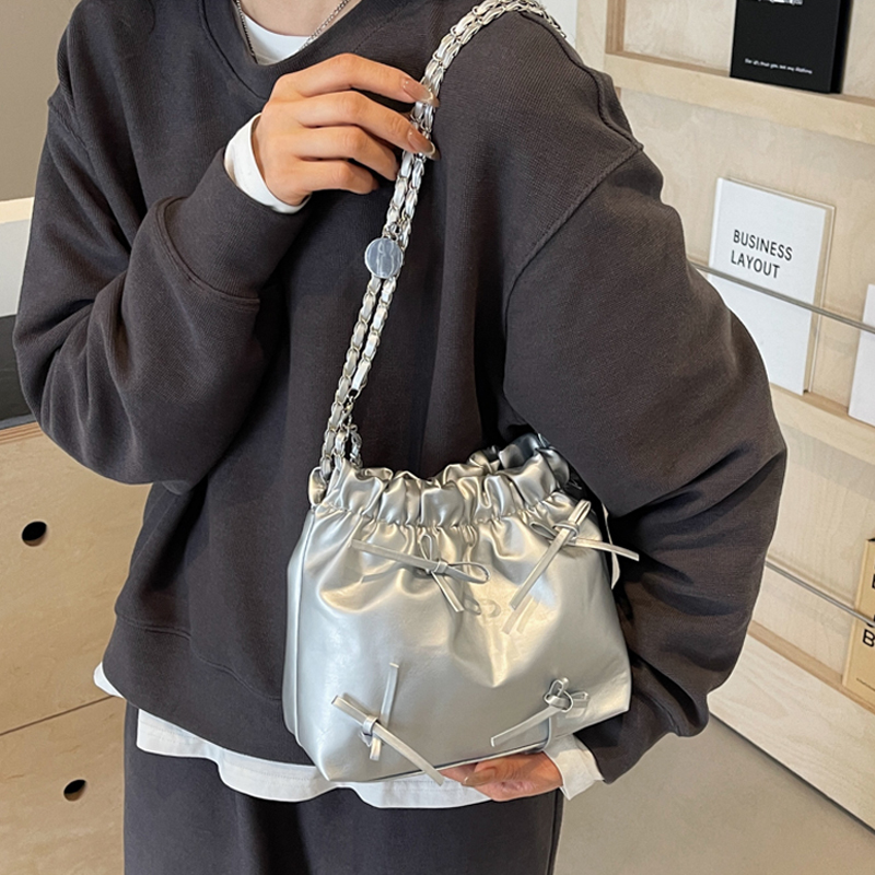 蝴蝶结包包女新款2024时尚高级质感单肩包夏天流行百搭链条水桶包 - 图0