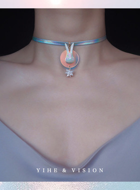 YIHE 原创设计【月兔】小众独特陶瓷雪花水晶炫彩镭射皮质choker