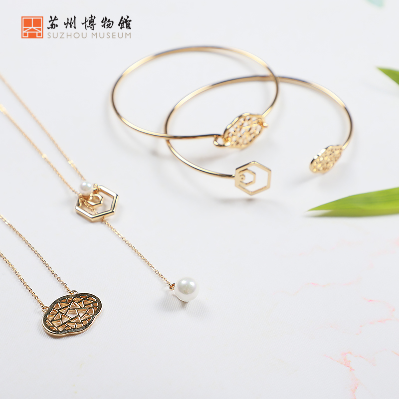 六角花窗珍珠镀金长项链时尚可调节古风女生送礼饰品 苏州博物馆 六角花窗珍珠镀金长项链时尚可调节古风女生送礼饰品 苏州博物馆