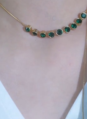 2026新款绿色锆石项链女轻奢高级感锁骨链可调节颈链时尚网红吊坠