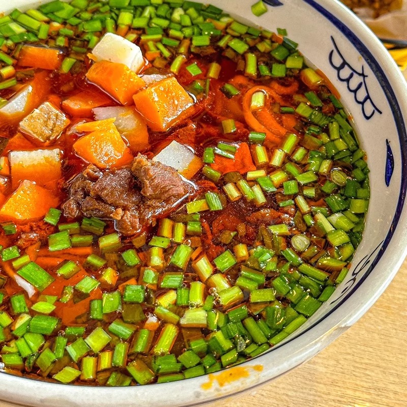 陕西岐山臊子面正宗宝鸡特产冲泡哨子面条西安酸汤方便面桶装面食 - 图3