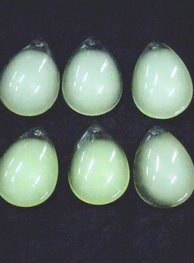 饰品会发光水滴吊坠