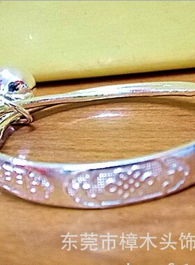 小孩电镀白金色铃铛聪明伶俐手镯