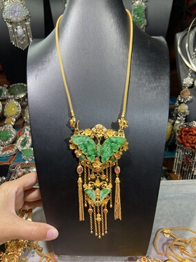 一套鎏金吊坠搭配项链