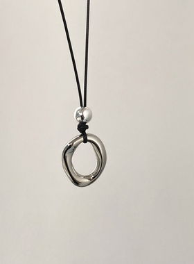 几何简约黑皮绳圆环长款毛衣项链