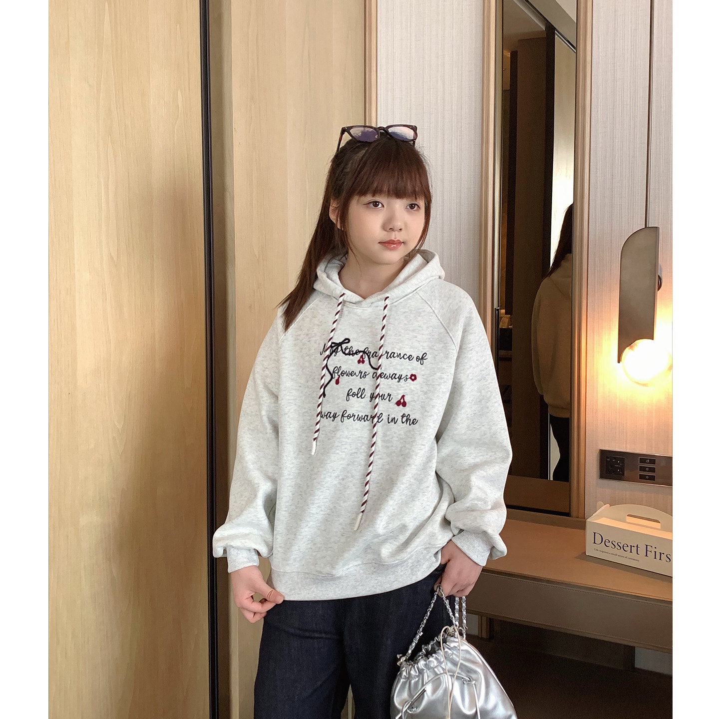 女大童刺绣加绒连帽卫衣2025冬季新款初中生保暖软糯帽衫韩版上衣,淘宝优惠券,粉丝福利购,淘宝优惠卷