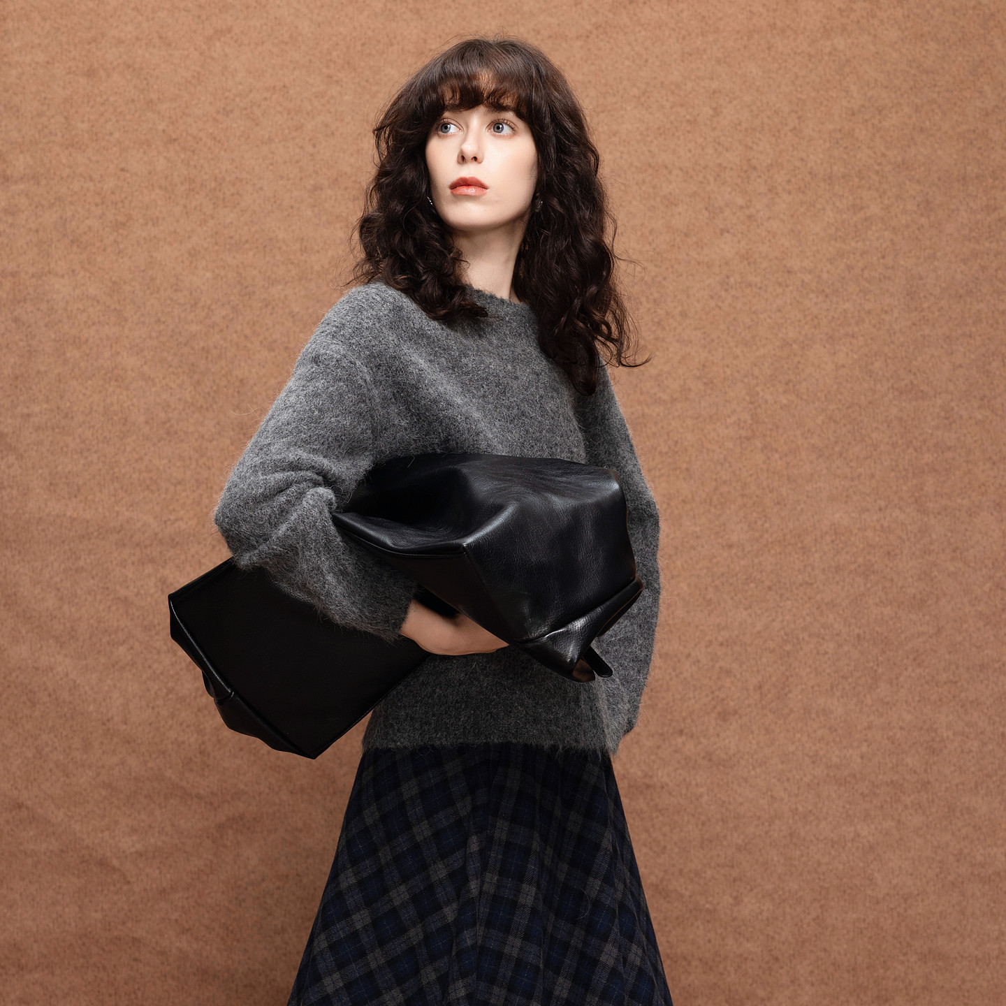 德玛纳羊驼毛混纺圆领线衫女25冬季新款软糯慵懒风长毛针织衫上衣,淘宝优惠券,粉丝福利购,淘宝优惠卷