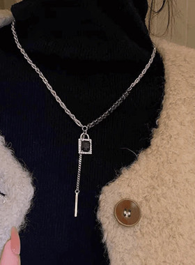 轻奢黑色方形毛衣链女款