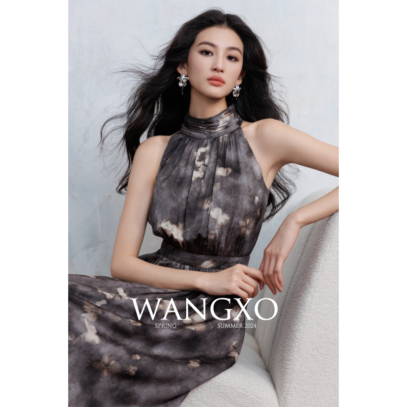 WANGXO｜专柜品质芙蓉缎光泽垂顺｜削肩挂脖收腰大摆撞色连衣裙女