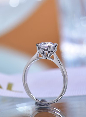 八围一心进口正品莫桑石钻戒镶嵌925银闭口圈女款时尚求结婚戒指