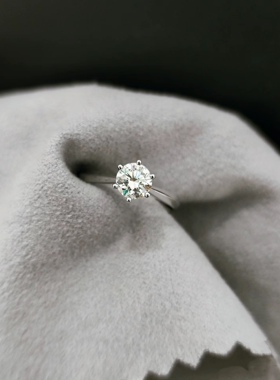 进口莫桑石钻戒D色周家大福经典六爪戒指女情侣婚戒18k金银镶嵌