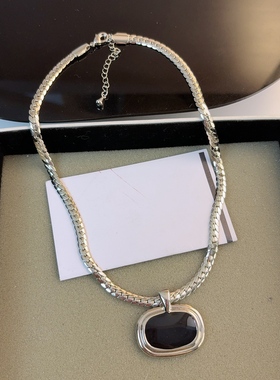 2026早春新款欧美时尚夸张黑色方形方块吊坠蛇骨项链女时尚锁骨链