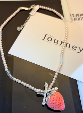 新款甜美草莓珍珠项链女镶钻立体水果吊坠轻奢小众设计感锁骨链