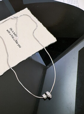 新款极简风银色圆柱吊坠项链女小众设计感锁骨链百搭男女锁骨链
