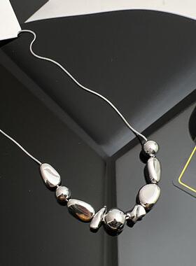 银色拉丝不规则方块项链