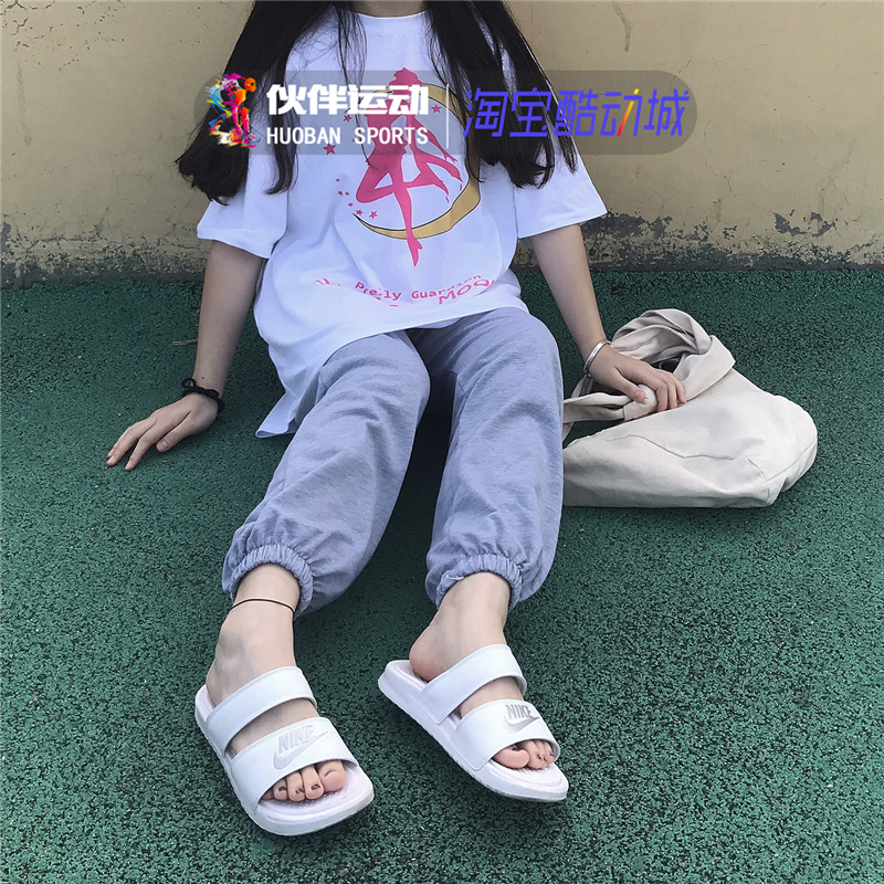 伙伴运动正品代购Nike BENASSI 耐克拖鞋男女黑白字母沙滩凉鞋忍者拖鞋 343880-0901