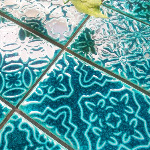 Простая длинная зеленая ретро-печь, изменяющая маленькие цветочные плитки, керамическая мозаичная ванная кухня кухня гостиная фоновая плитка стены