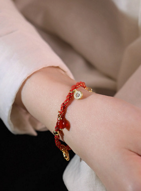 国风红绳编织手链女红玛瑙金色马年鸿运发财挂坠设计现货