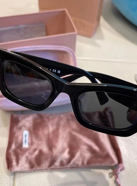 时髦辣妹上脸超绝猫眼窄框墨镜