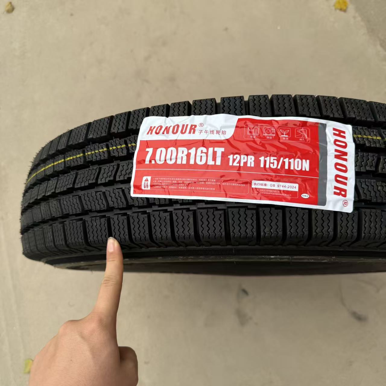 雪地胎700R16 LT 轻卡 箱货 防滑 载重 12层级半钢轮胎 700 16 - 图1