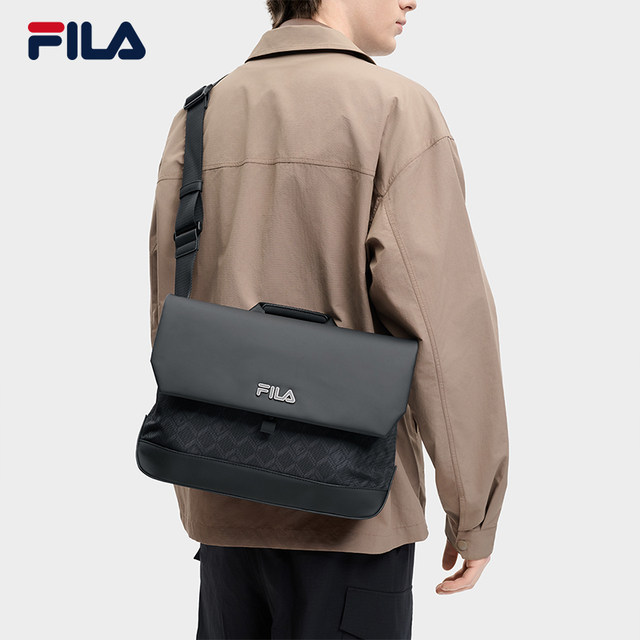ກະເປົ໋າຜູ້ຊາຍ FILA Warrior ສີດໍາ