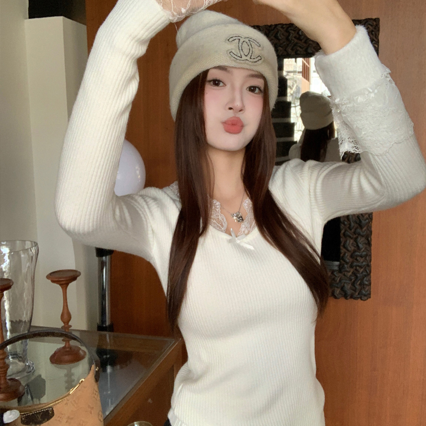 龙妹V领蕾丝加绒加厚白色毛衣女内搭2025新款冬季针织上衣打底衫,淘宝优惠券,粉丝福利购,淘宝优惠卷