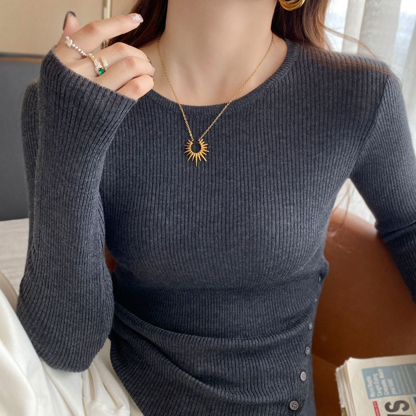 龙妹羊绒白色针织打底衫毛衣女内搭2025冬新款独特设计感修身上衣,淘宝优惠券,粉丝福利购,淘宝优惠卷