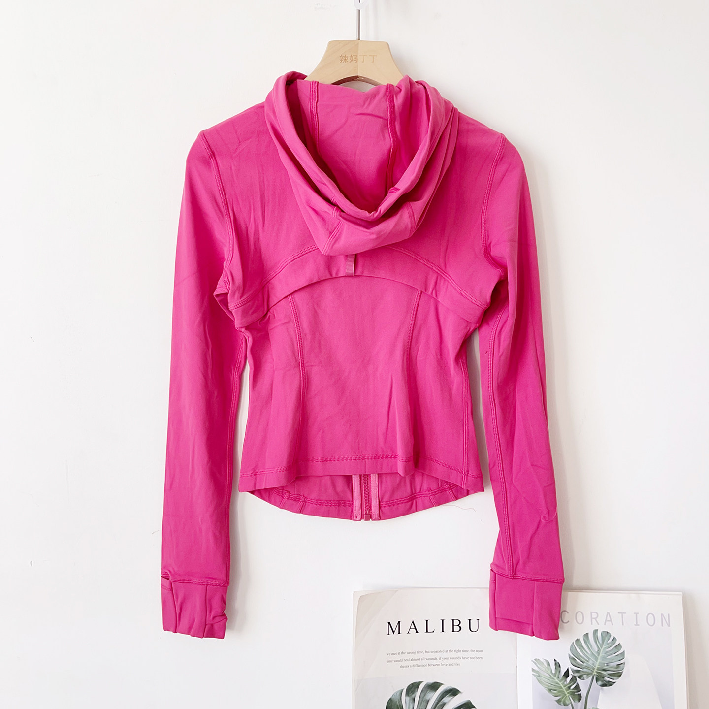 Define 女士短款连帽夹克 修身显瘦运动上衣跑步健身训练运动外套,淘宝优惠券,粉丝福利购,淘宝优惠卷