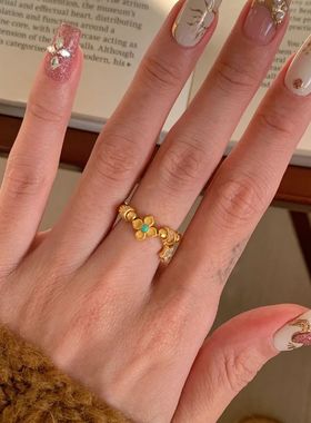 新中式仿绿松石弹力绳蹦迪珠戒指时尚轻奢百搭四叶草镶钻流苏