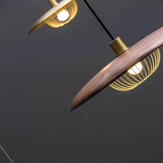 Italian minimalist flying saucer restaurant lamp designer creative walnut Japanese light luxury single-head dining table bar small chandelier