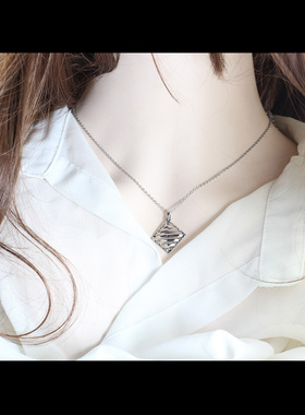 银色方块立体镂空项链女轻奢小众高级感个性吊坠女新款情人节礼物